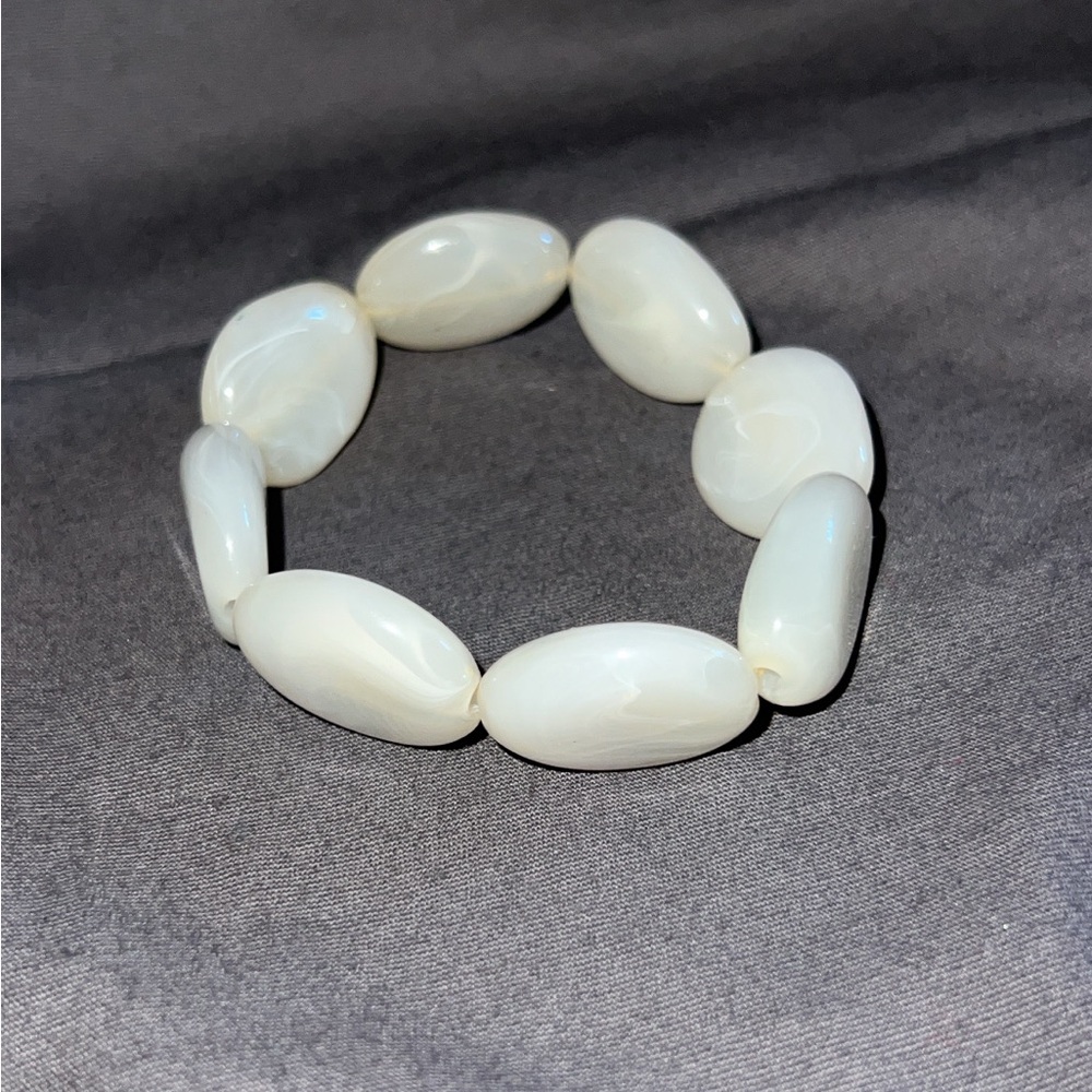 Elegant White Beaded Bracelet